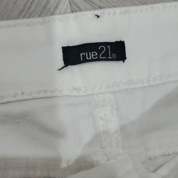 Rue 21, Womans white Denim, Patriotic Shorts, Size 15/16 - Picture 2 of 4